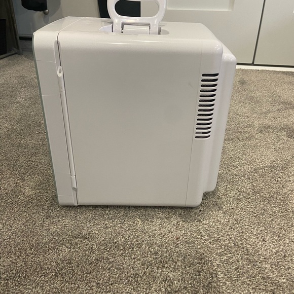 AstroAI White Mini Fridge - Picture 3 of 3